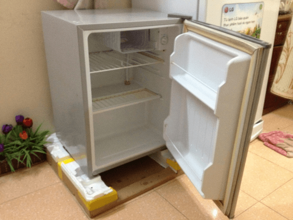 sửa tủ lạnh mini bị thủng dàn